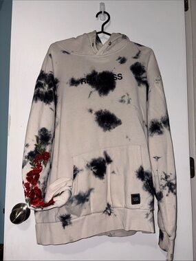 XL Young & Reckless Cream Black Tie-Dye Hoodie with Red Rose Embroidery- FUC